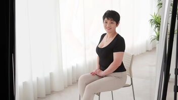 Married woman's first time in front of the camera: Akiko Yanagisawa's story