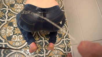 Beautiful MILF enjoys pee fetish in homemade video