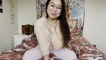 First time: Pretty Chinese girl is very happy to make a masturbation video for you