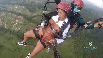 Mariana Martix, Colombian actress, goes paragliding naked and pleases herself.