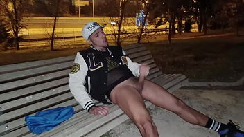 Solo pleasure in a Madrid park: gay handjob with a happy ending